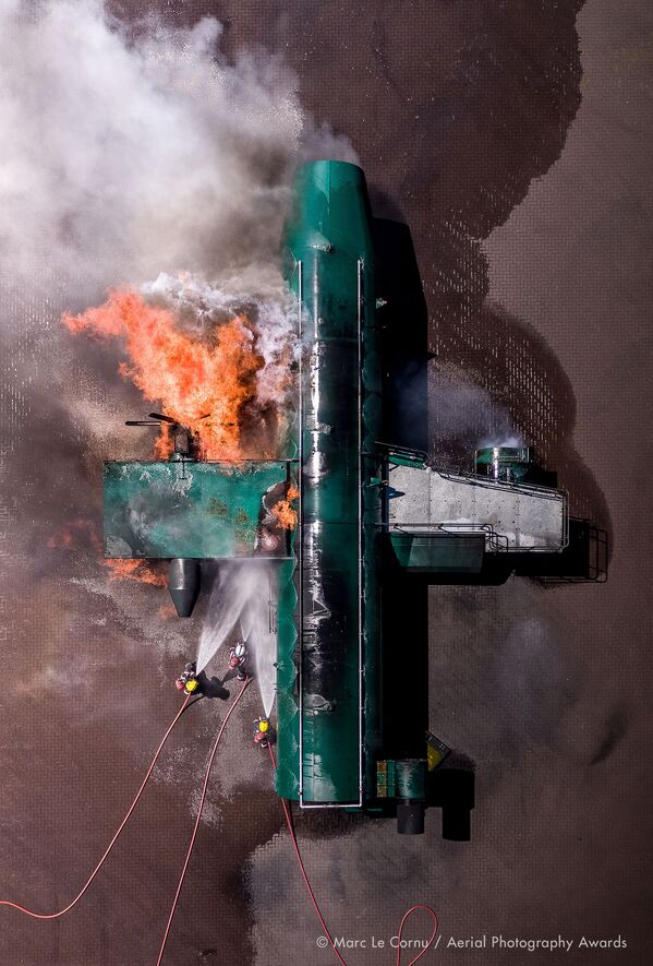 Aviones en llamas y naufragios: las mejores fotos aéreas de 2020

 - Sputnik Mundo