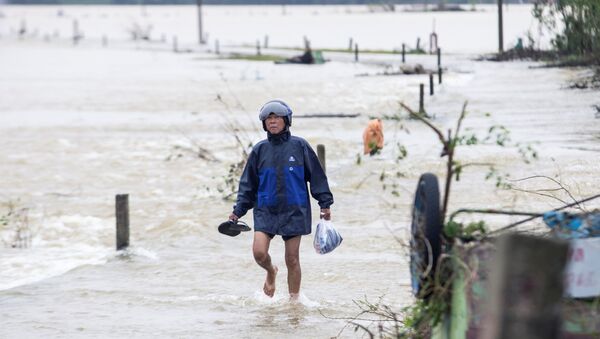 Inundaciones que azotaron las regiones centrales de Vietnam - Sputnik Mundo