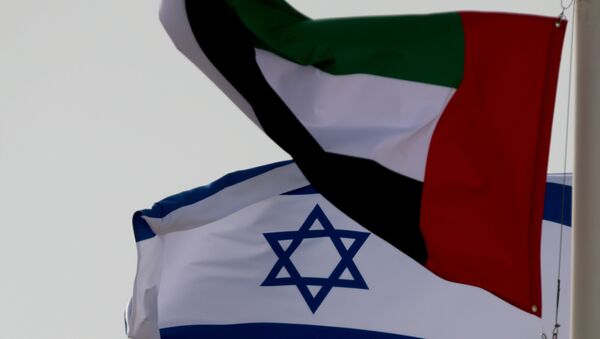 Banderas de Emiratos Árabes Unidos e Israel - Sputnik Mundo
