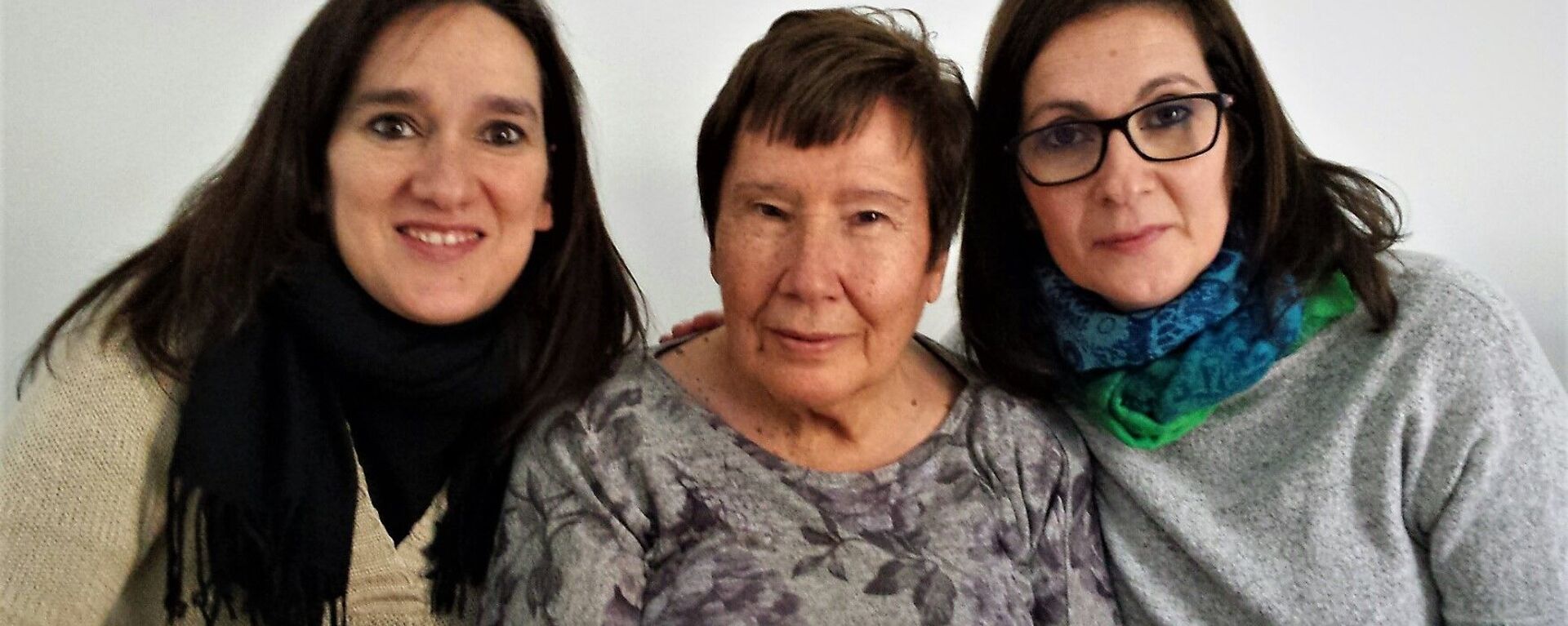 María Jesús Leal, fallecida de cáncer durante el COVID-19, con sus dos hijas - Sputnik Mundo, 1920, 21.10.2020