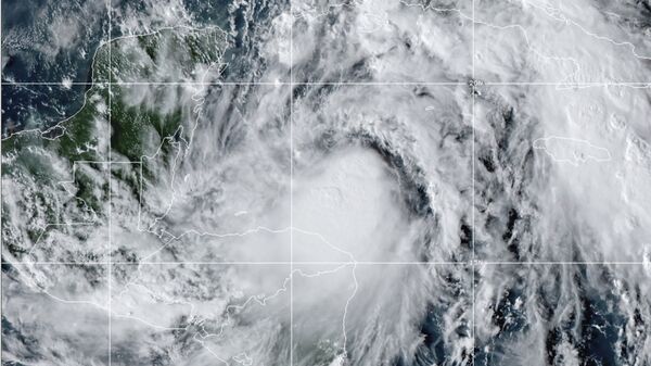 Imagen de satélite proporcionada por la Administración Nacional Oceánica y Atmosférica muestra la tormenta tropical Zeta, el 25 de octubre de 2020. - Sputnik Mundo