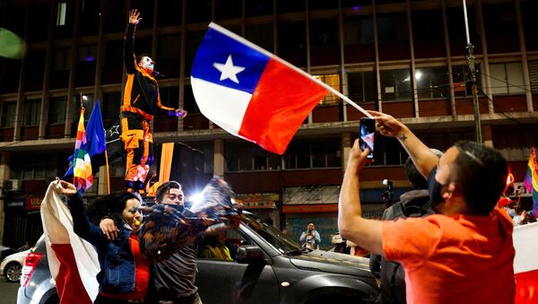 Celebraciones en Chile tras el referéndum 2020 - Sputnik Mundo