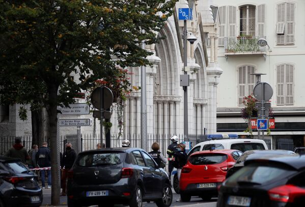 Notre Dame de Niza se tiñe de sangre: un hombre mata a tres personas con un cuchillo

 - Sputnik Mundo