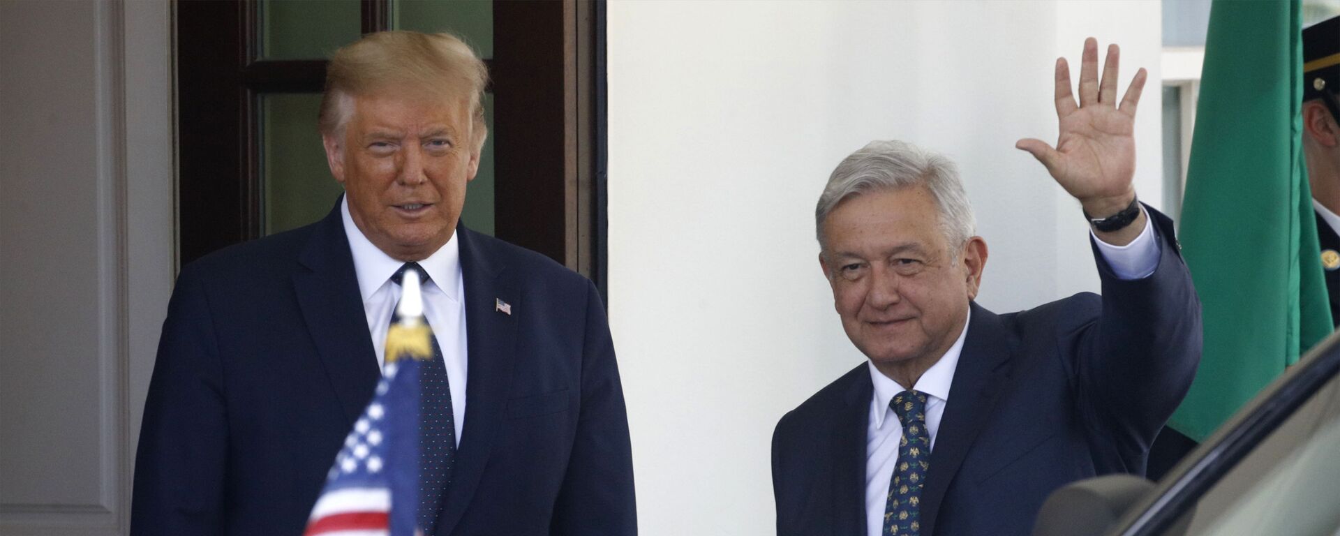 El presidente de EEUU, Donald Trump, con el presidente de México, Andrés Manuel López Obrador (archivo) - Sputnik Mundo, 1920, 19.11.2022