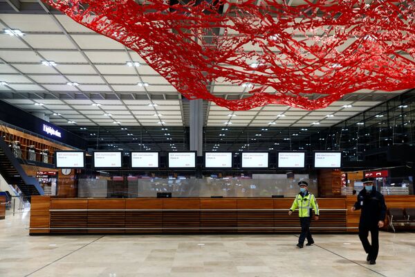 En plena pandemia y con 9 años de retraso: así es el nuevo aeropuerto de Berlín 

 - Sputnik Mundo