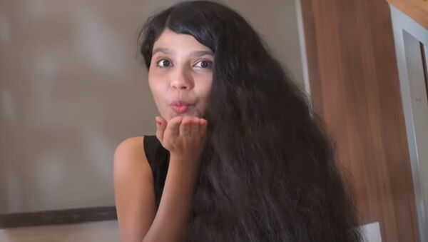 Nilanshi Patel estableció el récord del pelo más largo que jamás haya tenido un adolescente - Sputnik Mundo
