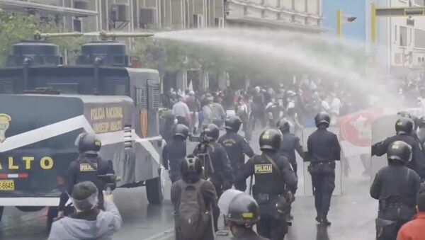 Los peruanos protestan contra las políticas de ajuste en el sector público - Sputnik Mundo