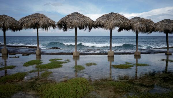 Una playa de La Habana en víspera de la llegada de la tormenta Eta - Sputnik Mundo
