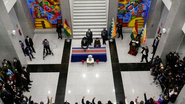 El presidente de Bolivia, Luis Arce, toma juramento al nuevo gabinete - Sputnik Mundo
