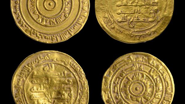 Monedas de oro milenarias halladas en una jarra de cerámica cerca del Muro de las Lamentaciones, en Jerusalén - Sputnik Mundo