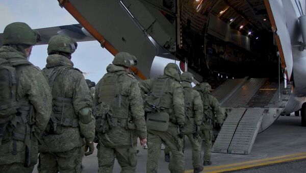 Las fuerzas de paz rusas llegan a Nagorno Karabaj - Sputnik Mundo