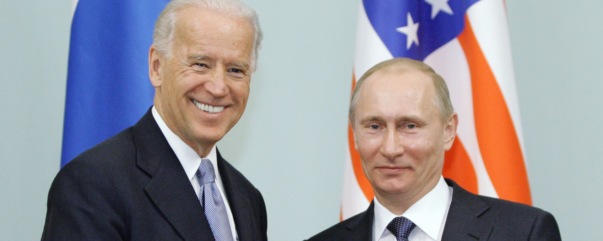 Joe Biden y Vladímir Putin en Rusia (archivo, año 2011) - Sputnik Mundo, 1920, 23.05.2021