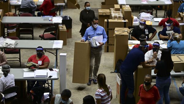 Maletines con las papeletas de las elecciones generales de Puerto Rico 2020 - Sputnik Mundo