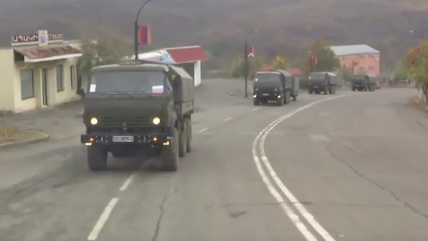 Nueva caravana de fuerzas de paz rusas se despliega en Nagorno Karabaj - Sputnik Mundo