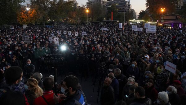 Las protestas en Armenia tras el acuerdo de paz de Nagorno Karabaj  - Sputnik Mundo