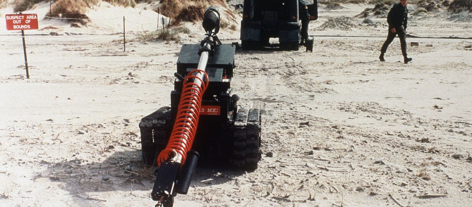 Un robot examina una mina en las Islas Malvinas en 1985 - Sputnik Mundo, 1920, 16.11.2020
