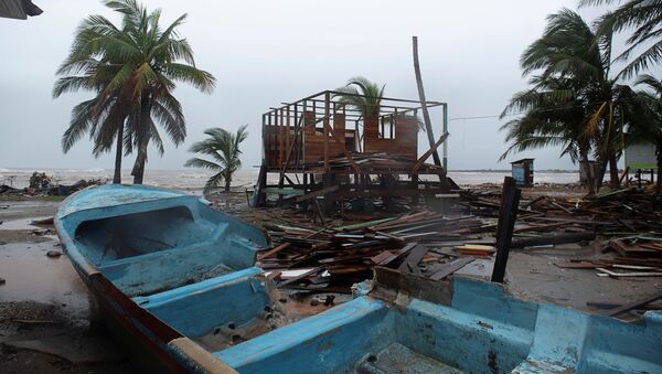 Поврежденные лодки из-за урагана Йота в Бильви, Никарагуа  - Sputnik Mundo