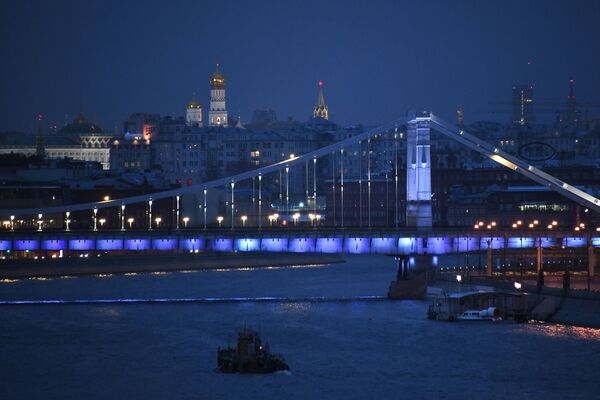 Una leyenda sobre el puente Krimski, en Moscú, revela la existencia de un remache dorado instalado por el mismo Iósif Stalin. Sin embargo, su búsqueda no ha tenido éxito hasta ahora.  
 - Sputnik Mundo