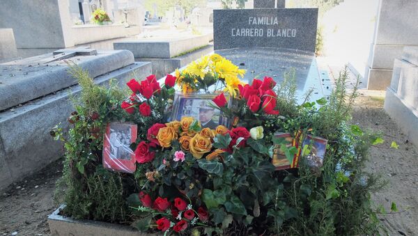 Tumba de Carrero Blanco en el cementerio de Mingorrubio (Madrid) - Sputnik Mundo