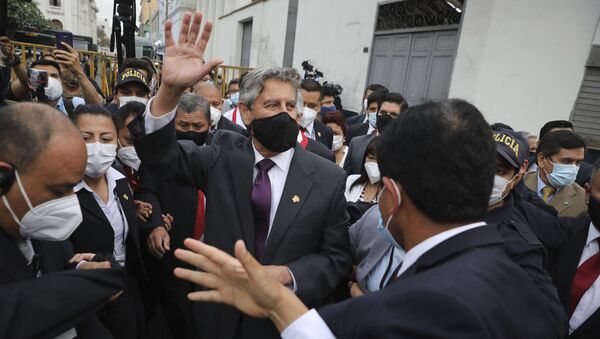 El congresista peruano Francisco Sagasti, del Partido Morado, al asumir la Presidencia interina de Perú - Sputnik Mundo