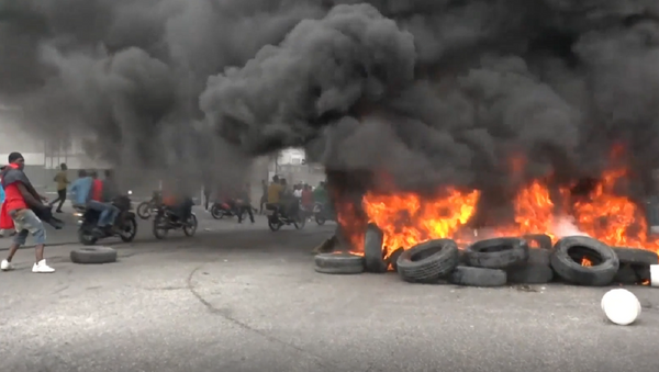 Asesinado a tiros: Haití vive violentas protestas antigubernamentales - Sputnik Mundo