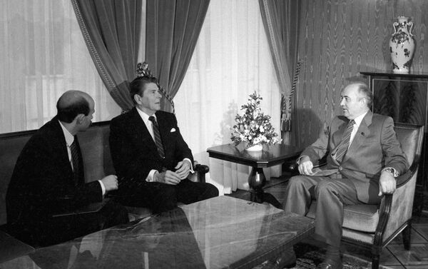 Reunión entre Gorbachov y Reagan - Sputnik Mundo