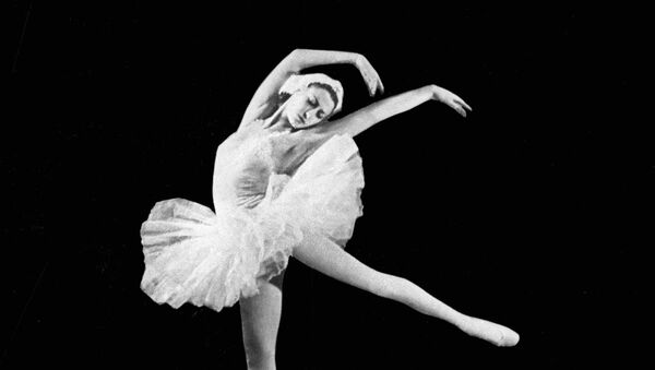 Se cumplen 95 años del nacimiento de Maya Plisétskaya, la leyenda del ballet mundial - Sputnik Mundo