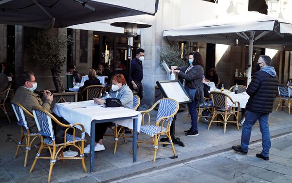 Reapertura de restaurantes tras 40 días de cierre en Barcelona, España - Sputnik Mundo