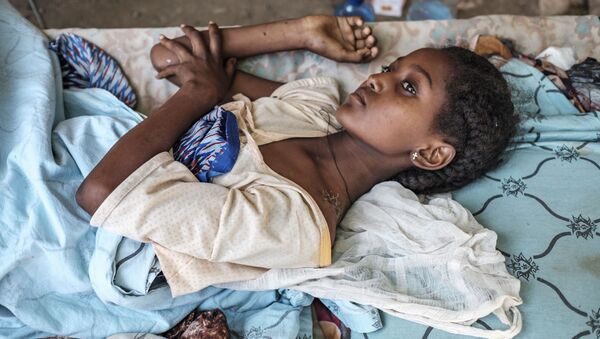 Девушка, пострадавшая в ходе боевых действий в Хумере, Эфиопия - Sputnik Mundo