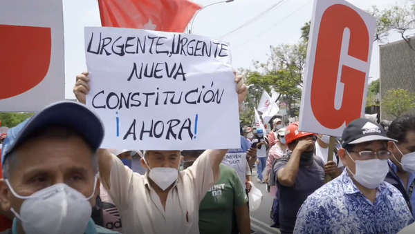 Sindicatos toman las calles de Lima y exigen una nueva constitución para Perú - Sputnik Mundo