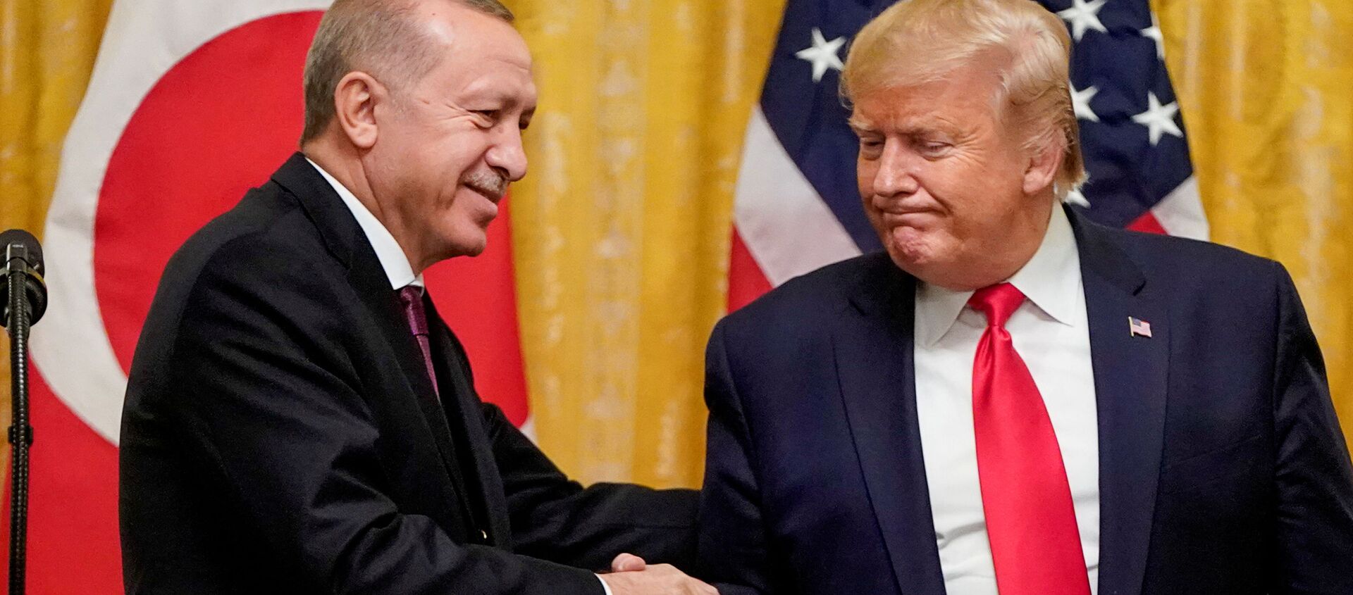 El presidente de Turquía, Recep Tayyip Erdogan, y el presidente estadounidense, Donald Ttrump - Sputnik Mundo, 1920, 25.11.2020