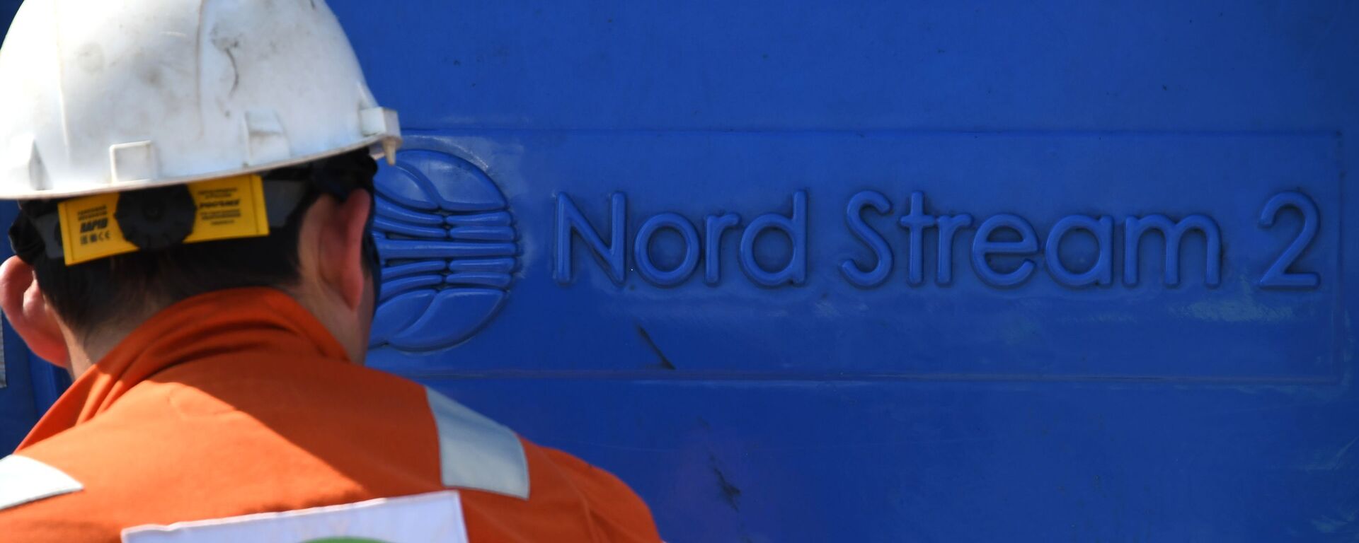 Un empleado invoclucrado en la construcción del gasoducto Nord Stream 2 - Sputnik Mundo, 1920, 06.01.2022