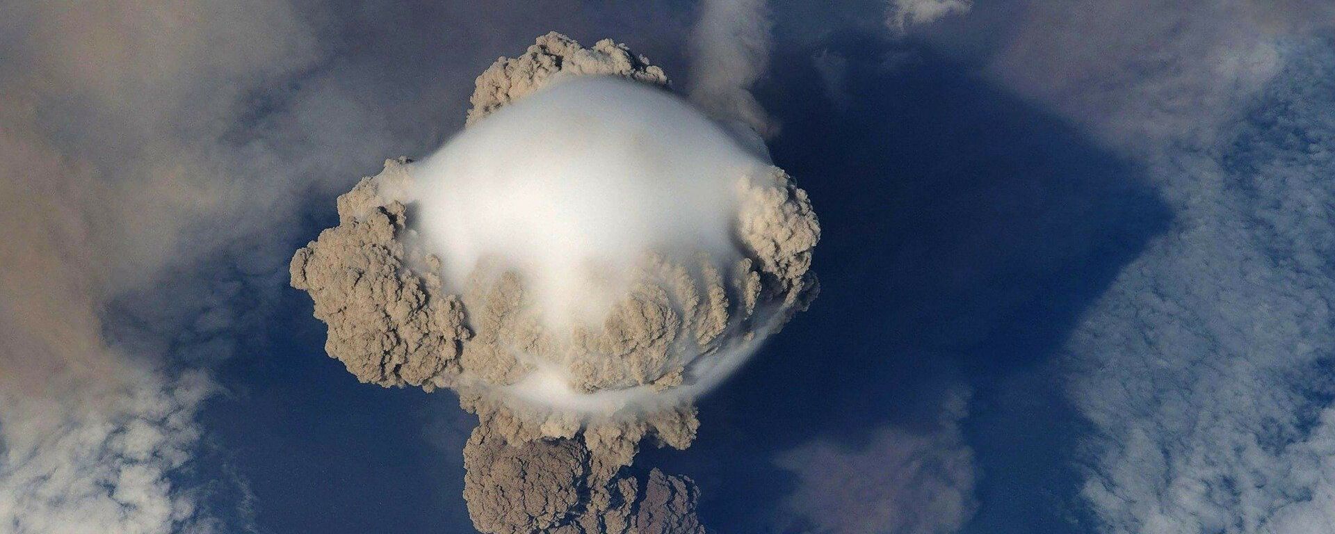 Erupción de un volcán (imagen referencial) - Sputnik Mundo, 1920, 28.06.2021