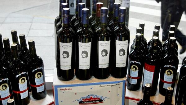 Botellas de vino 'Diego Armando Maradona' - Sputnik Mundo