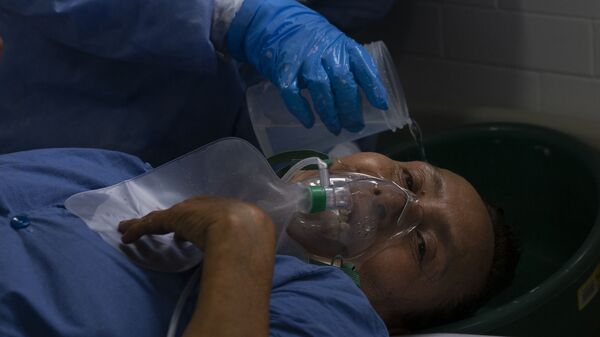 Una paciente con COVID-19 en México - Sputnik Mundo