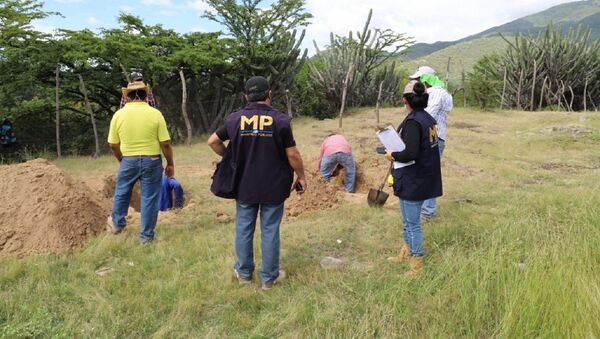 Exhumación en un cementerio en Guatemala - Sputnik Mundo