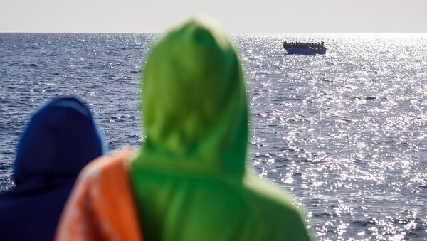Migrantes en el barco español de rescate Aita Mari - Sputnik Mundo