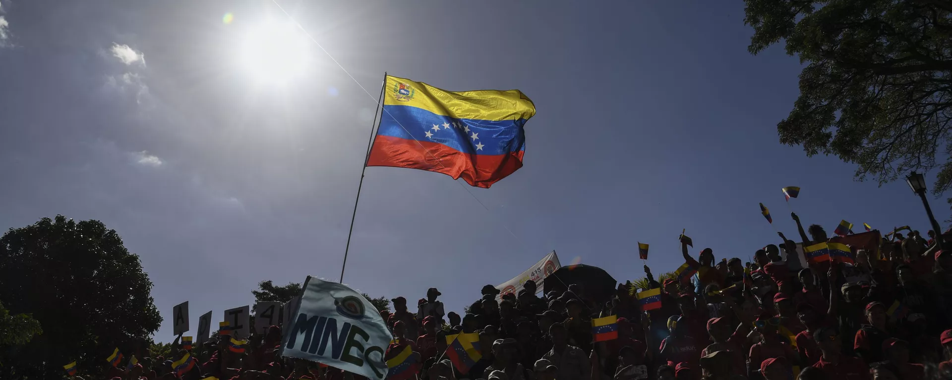 Simpatizantes del presidente venezolano Nicolás Maduro en el Palacio de Miraflores  - Sputnik Mundo, 1920, 26.07.2024