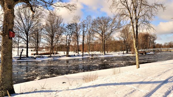 Un río en invierno, referencial - Sputnik Mundo