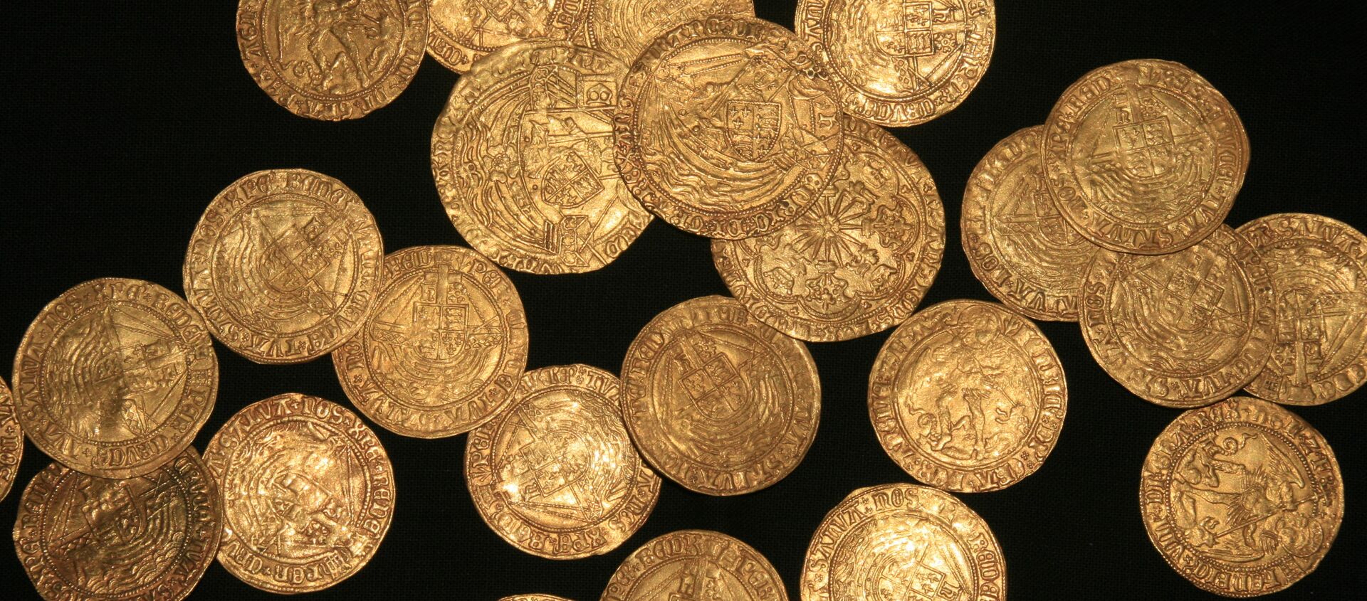 Unas monedas de oro de la época de la dinastía Tudor encontradas en un jardín en Inglaterra - Sputnik Mundo, 1920, 12.12.2020