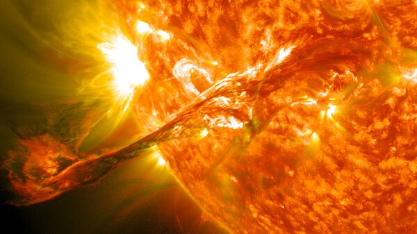 Eyección de masa coronal en el Sol (imagen referencial) - Sputnik Mundo