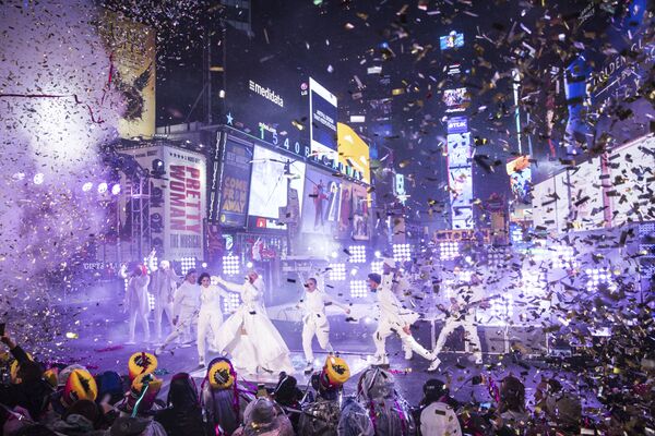 Christina Aguilera durante su actuación en Times Square en la ciudad de Nueva York en la víspera de Año Nuevo, el 31 de diciembre de 2018. - Sputnik Mundo