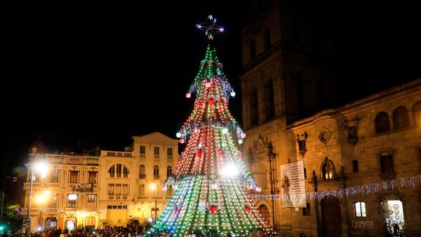 El árbol de Navidad en La Paz, Bolivia - Sputnik Mundo