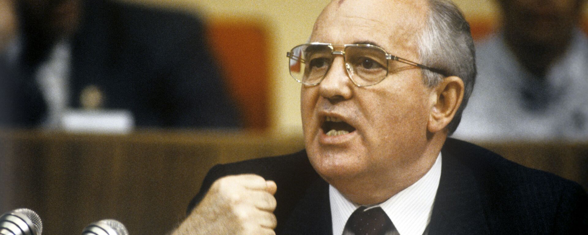 El presidente de la URSS, Mijaíl Gorbachov, pronuncia un discurso - Sputnik Mundo, 1920, 02.03.2021