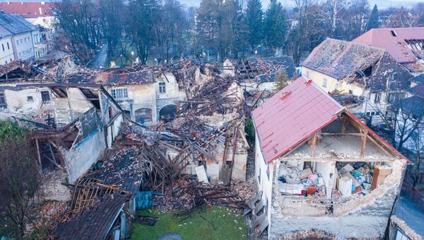 Consecuencias del terremoto en la ciudad croata de Petrinja - Sputnik Mundo