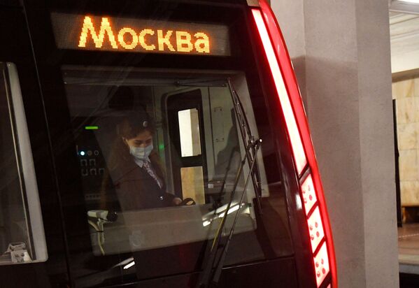 Una maquinista del metro de Moscú - Sputnik Mundo