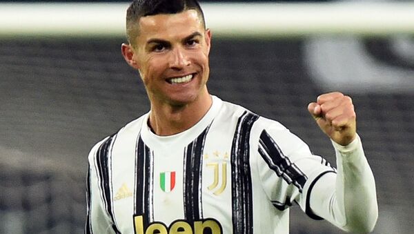Cristiano Ronaldo, futbolista portugués, celebra un gol en el partido entre Juventus y Udinese en la Serie A de Italia - Sputnik Mundo