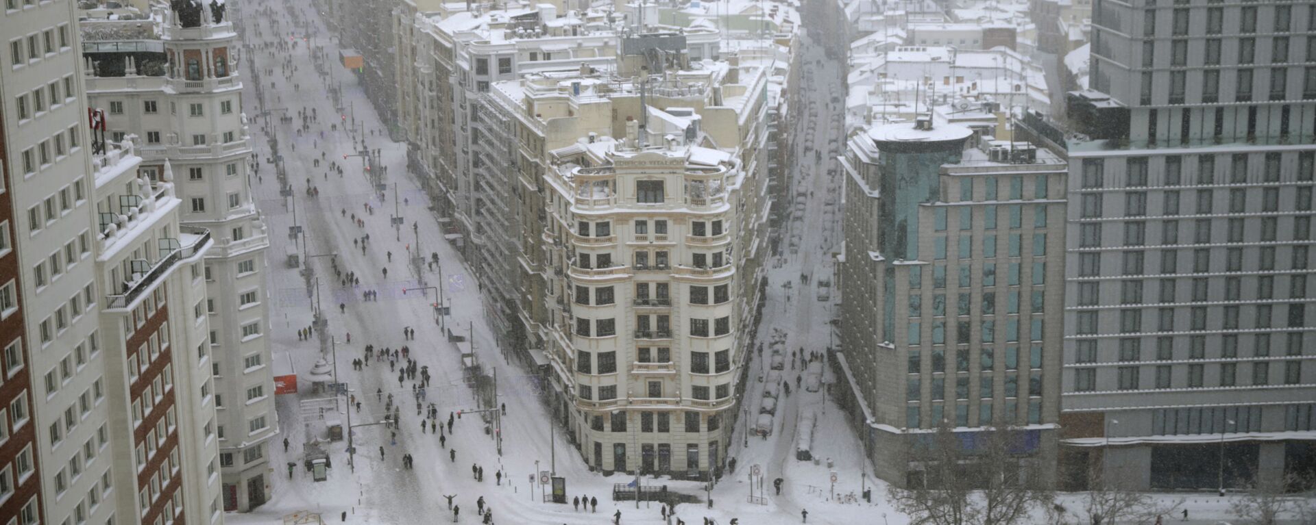 Vista de Gran Via de Madrid bajo el nieve - Sputnik Mundo, 1920, 02.11.2022