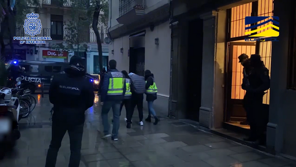 Imágenes de la detención en Barcelona de los supuestos terroristas  - Sputnik Mundo