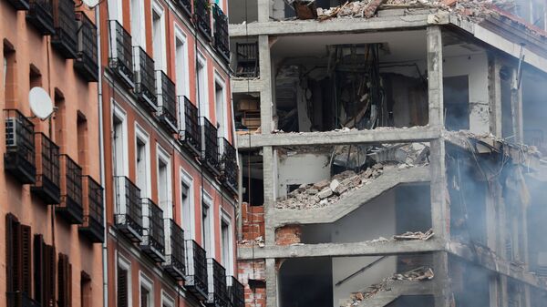 Una fuerte explosión destroza un edificio en el centro de Madrid - Sputnik Mundo